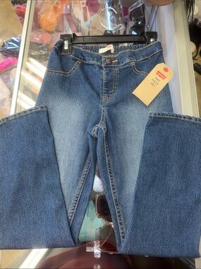 Levi's Women's Medium Blue Straight-Leg Jeans